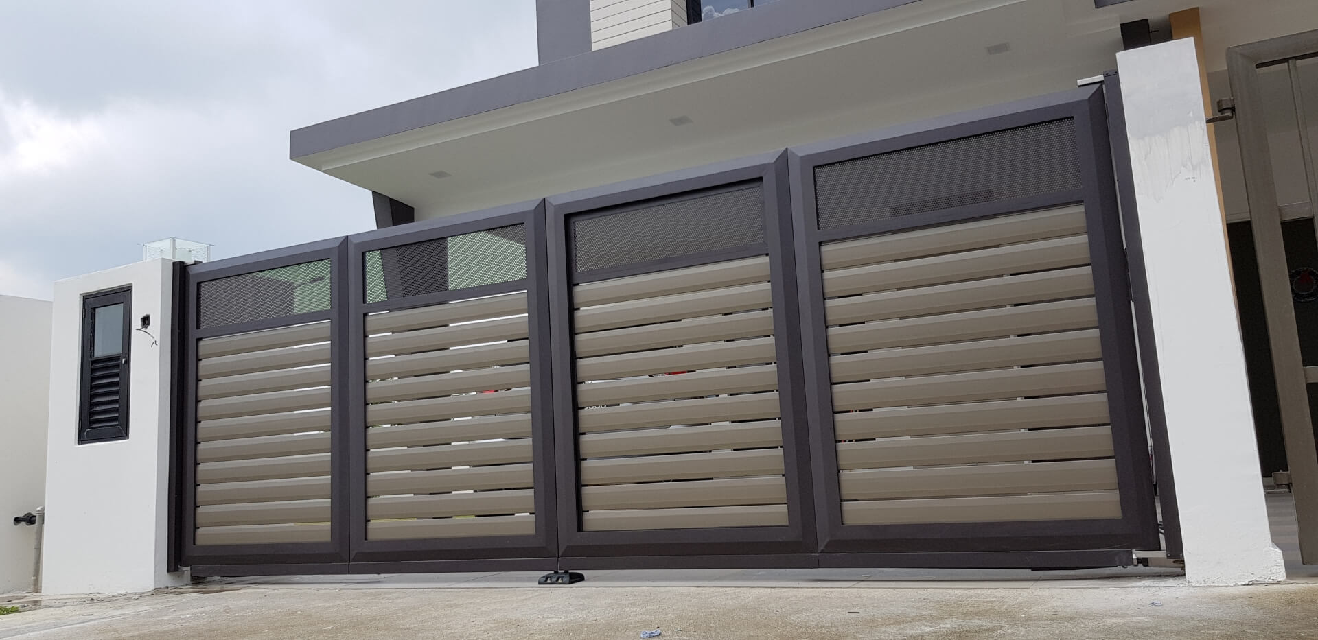 Fully Aluminium Trackless Folding Gate Malaysia